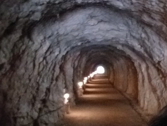 Tunel salida lago del Espejo