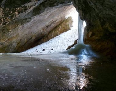 Cueva del hielo de Peñacastil