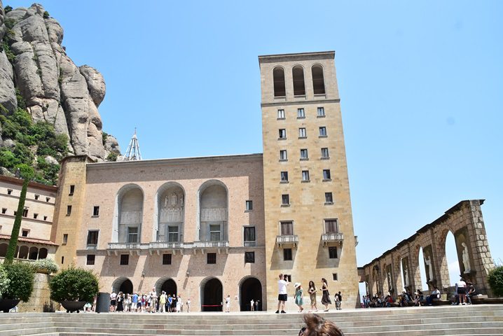 Exterior basílica de Montserrat
